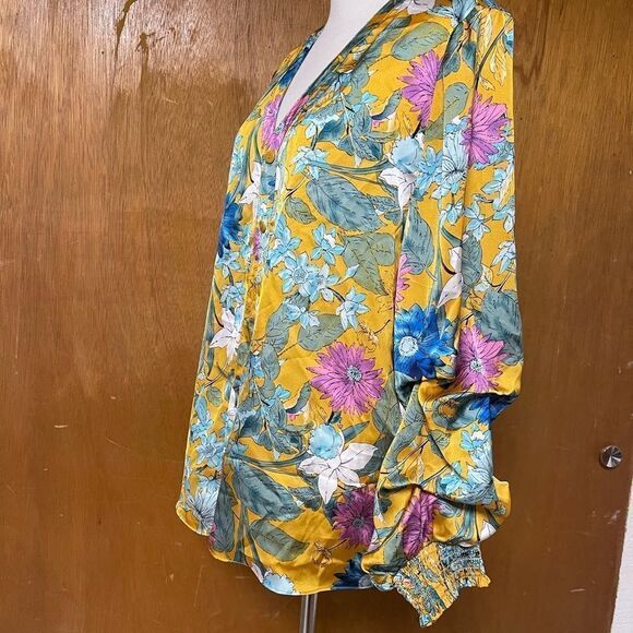 RD & Koko Floral Shirred Long Sleeve V-Neck Top - Picture 10 of 10